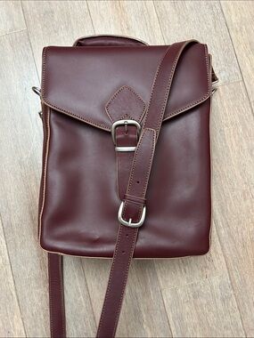 Levenger Men's Leather Crossbody Messenger / wine Bag - Burgundy